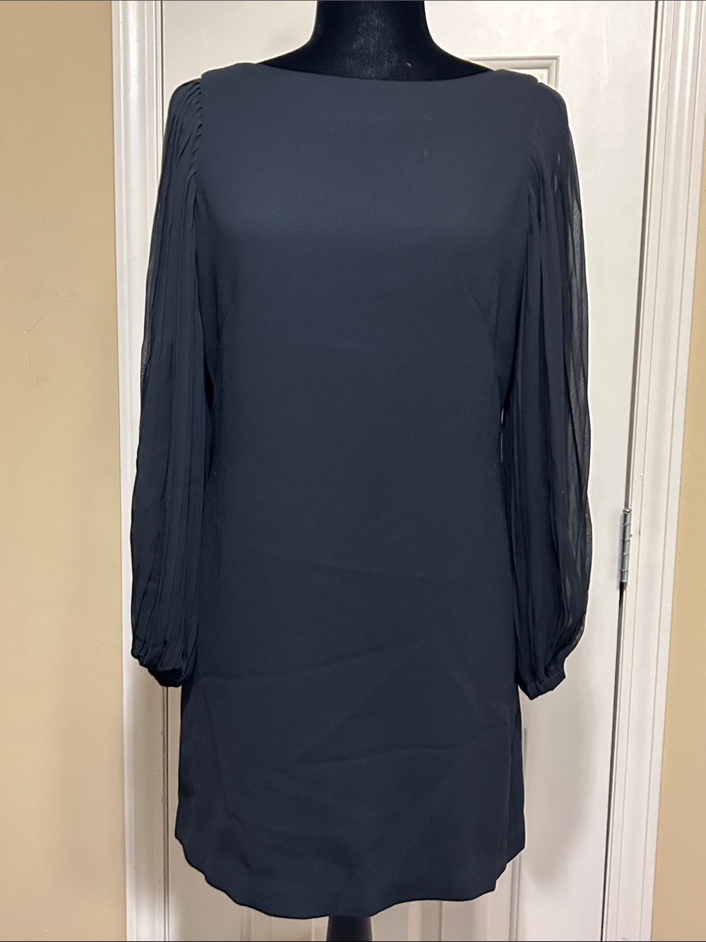 White House Black Market Black Pleated Long-Sleeve Shift Dress size 4P